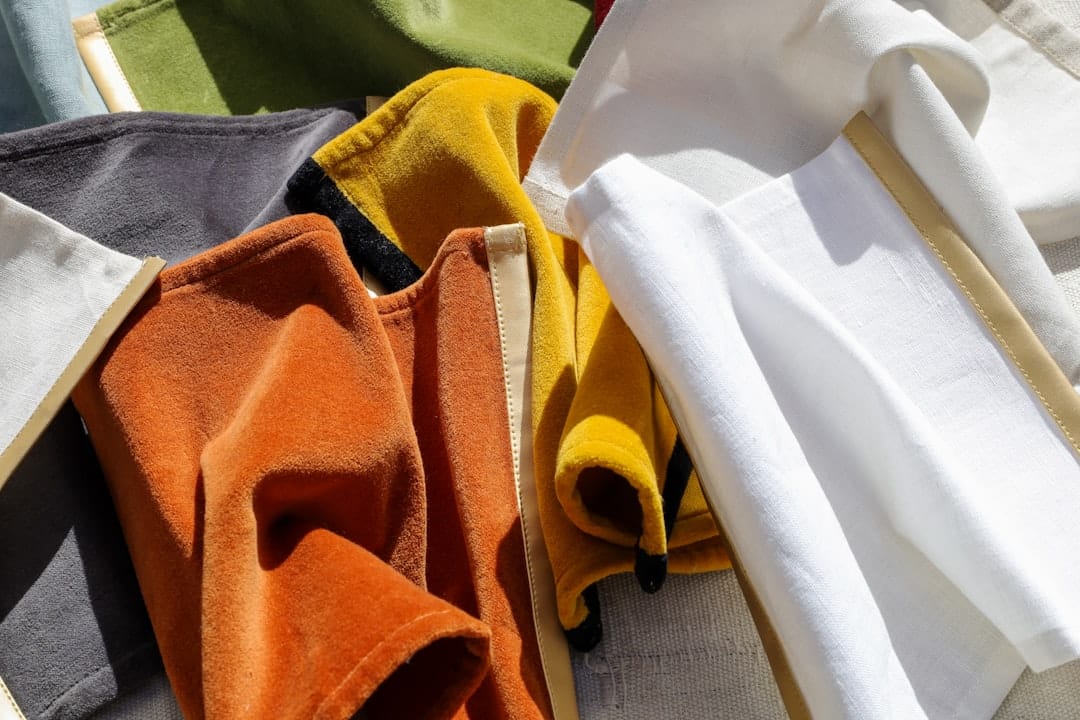 シャツの黄ばみを自宅で完璧に落とす方法｜プロ級の洗濯テクニック