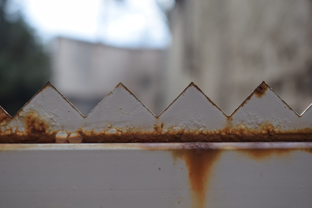 市販のサビ取り剤と専門的な対処法