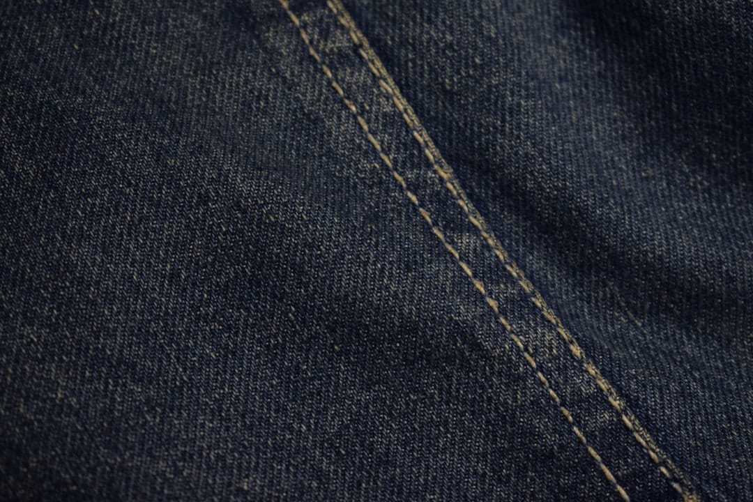 デニムジーンズの正しい洗濯方法｜色落ちを防いで長持ちさせるお手入れ術