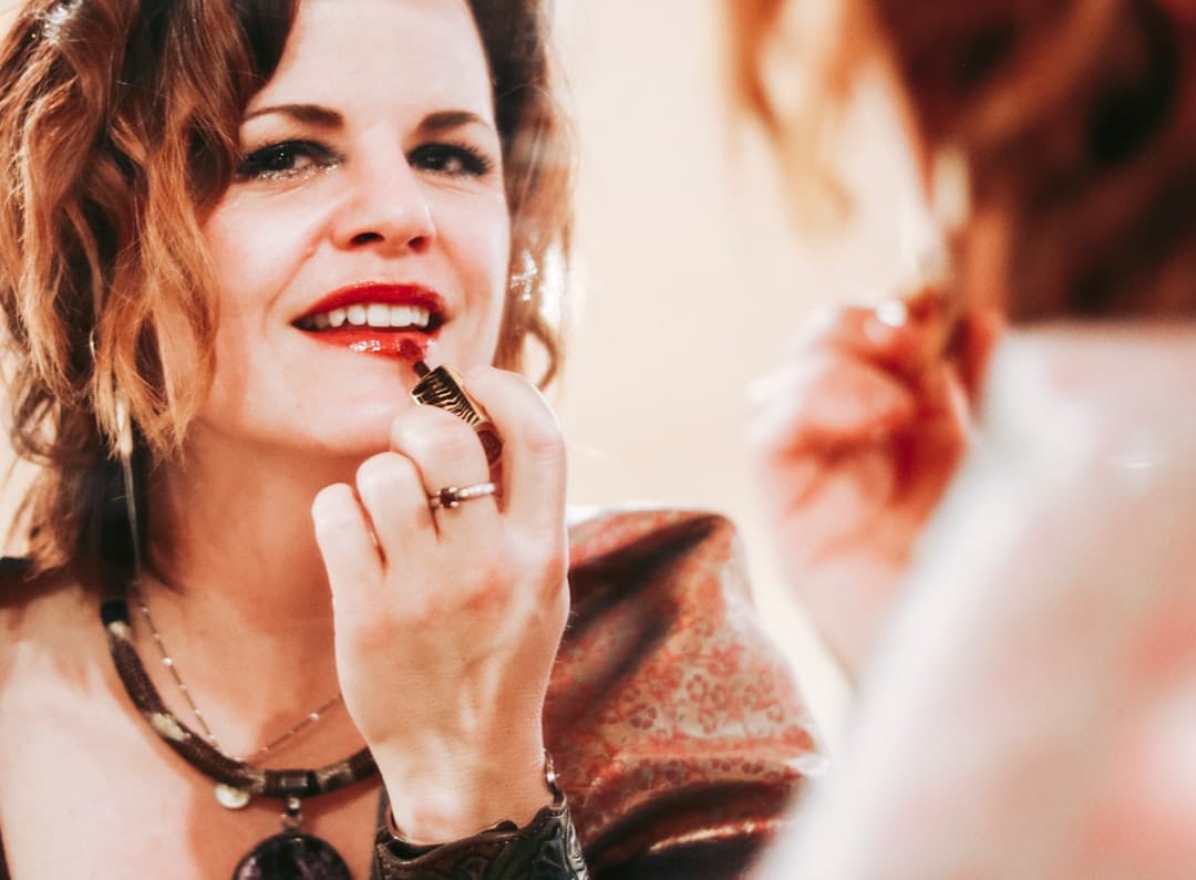 口紅のシミを完璧に落とす！プロが教える効果的な染み抜き方法