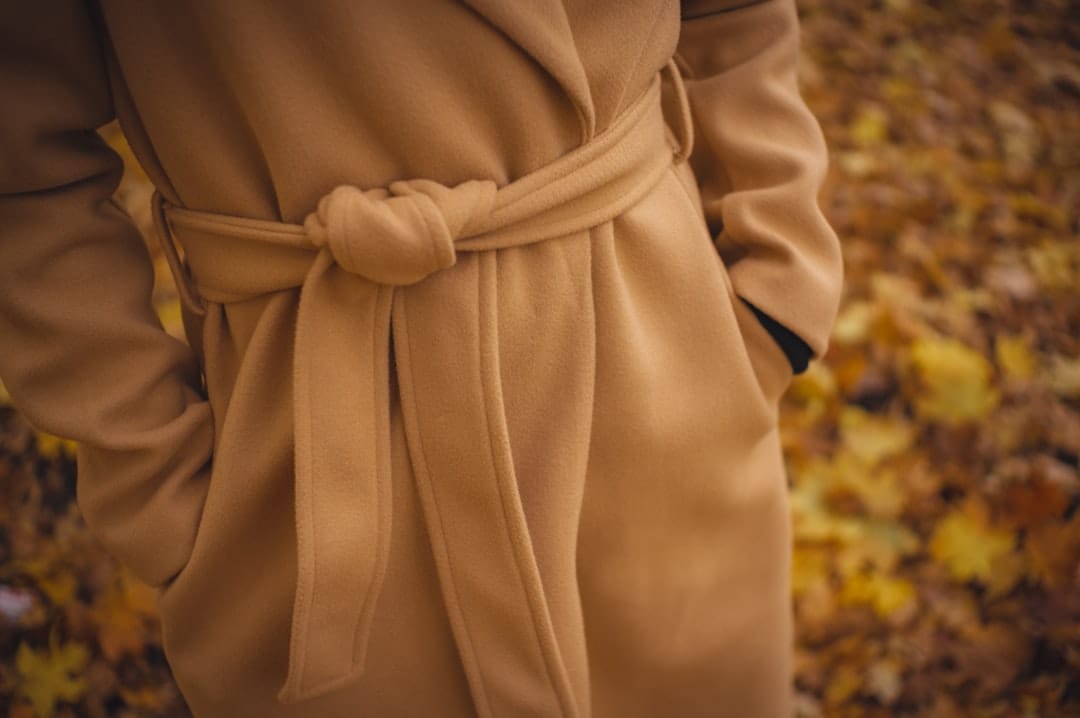 コートのクリーニング時期完全ガイド！プロが教える最適なタイミングと頻度