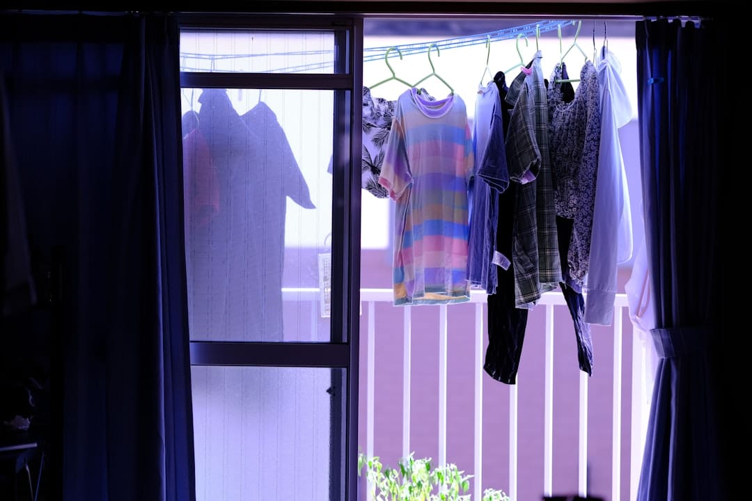 衣類収納の湿気対策完全ガイド！カビ・臭いを防ぐ7つの方法