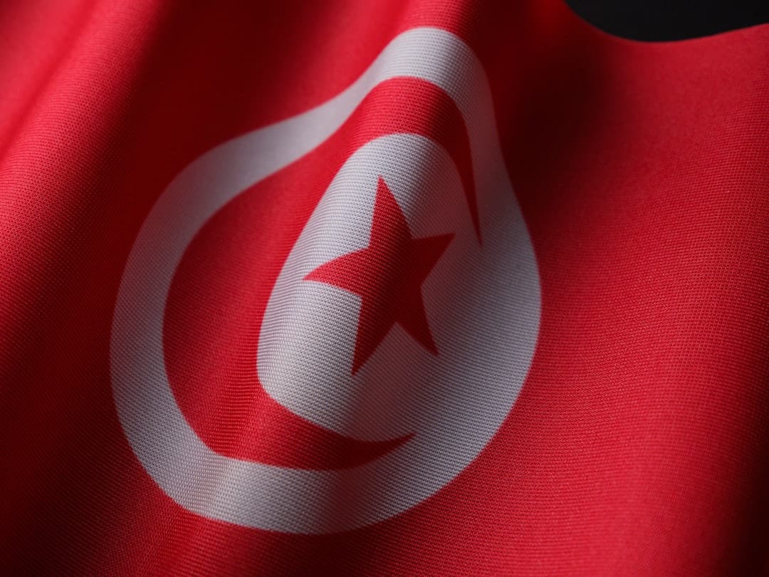 シルク製品の日常的なお手入れと保管方法