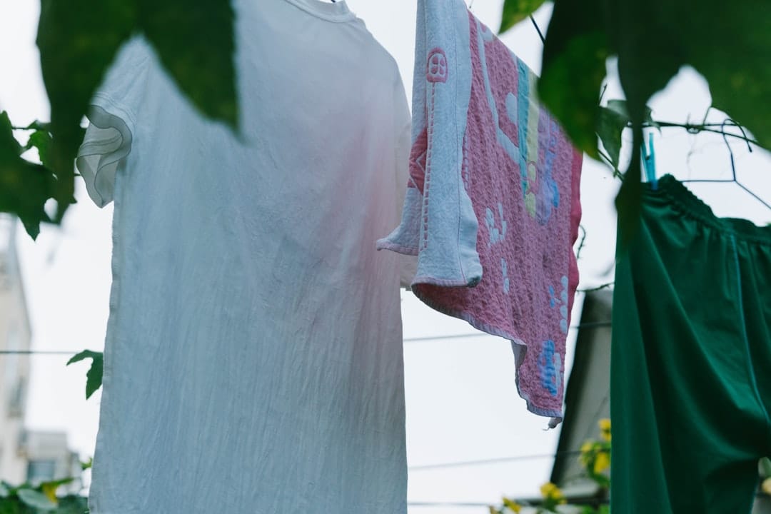 白い服を真っ白に保つ！プロが教える洗濯の極意とコツ